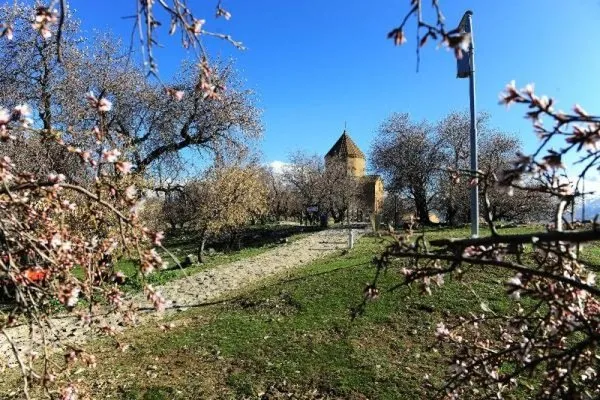 Akdamar Adası'nın doyumsuz bahar manzarası