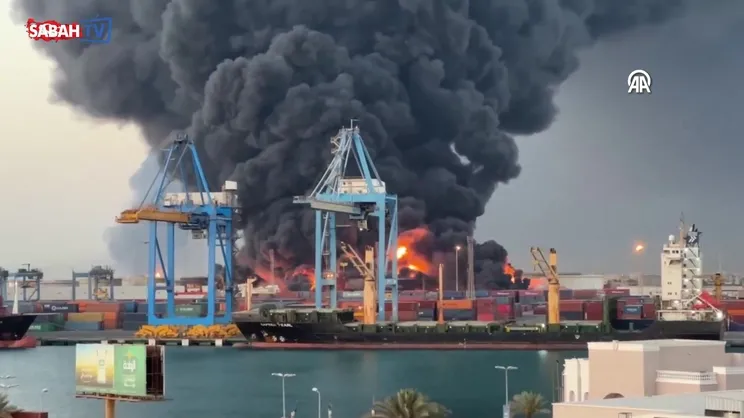 Port Sudan Limanında patlama | Video