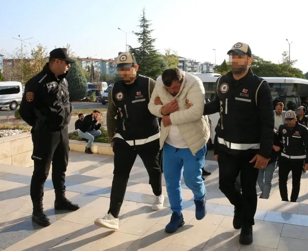 denizlide-sahte-kan-raporu-cetesi-cokertildi-13-cete-uyesi-adliyede-1760084466651.jpg