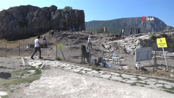 Amasya Kalesi'nde yapılan arkeolojik kazılarda 700 yıllık cami bulundu