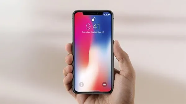 Çentik modasına uyan son moda akıllı telefonlar