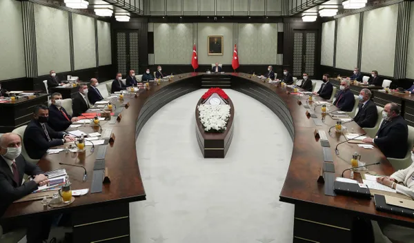 son-dakika-kabine-toplantisi-sona-erdi-baskan-erdoganin-birazdan-aciklama-yapmasi-bekleniyor-1647359515317.jpg