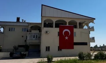 Terörsüz Türkiye sürecinde yeni bir sayfa açılıyor! Hanım Ağa’dan köydeki evine dev Türk Bayrağı #diyarbakir