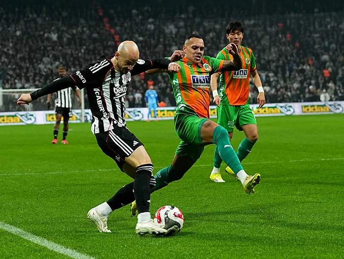 canli-super-ligde-besiktas-alanyaspor-maci-1770572246122.jpeg