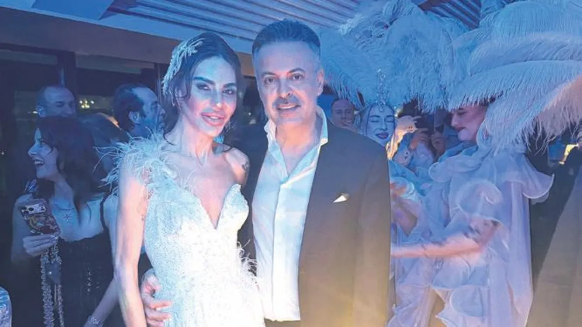 Hem doğum günü hem evlilik yıldönümü kutlaması Hem doğum günü hem evlilik yıldönümü kutlaması