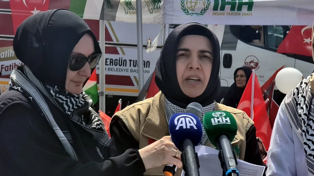 Kadınlar, İsrail’e karşı “Nehirden Denize Özgür Filistin!” için oturup dünyaya haykırdı!