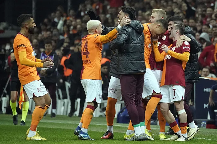 son-dakika-haberi-aslan-zirvede-hata-yapmadi-galatasaray-zorlu-macta-kazanmayi-bildi-1708973854266.jpeg