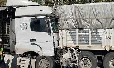 Diyarbakır'da facianın eşiğinden dönüldü: Freni patlayan TIR başka bir TIR'a böyle saplandı! #diyarbakir