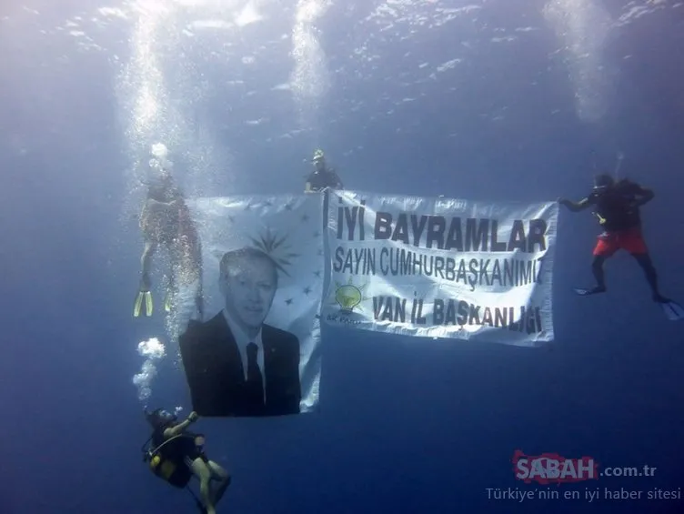 Cumhurbaşkanı Erdoğan’ın bayramını denizin altında kutladılar