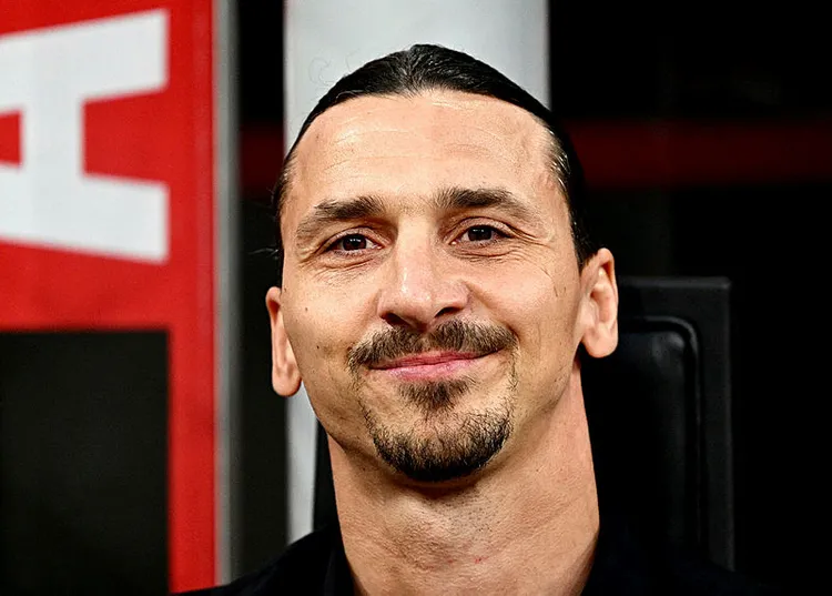 zlatan-ibrahimovic-eski-takimi-manchester-unitedi-yerden-yere-vurdu-1696414833555.jpg