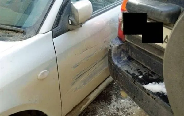 Kameralar önünde lüks otomobilleri paramparça etti!