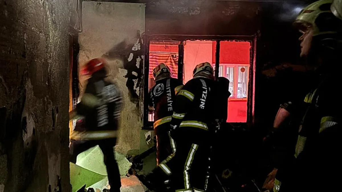 Denizli’de yangın paniği: Mahsur kalan 4 kişi kurtarıldı Denizli’de yangın paniği: Mahsur kalan 4 kişi kurtarıldı