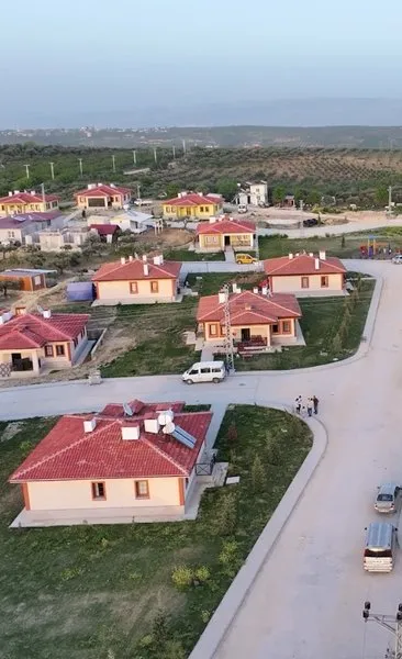 Hataylı depremzede Sözer ailesi yeni köy evlerine kavuştu