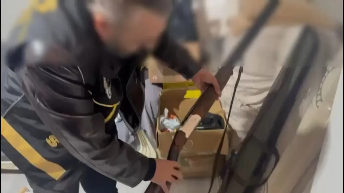 Osmaniye’de el bombalı saldırının faillerine tutuklama: 472 saatlik kamera kaydı incelendi! Osmaniye’de el bombalı saldırının faillerine tutuklama: 472 saatlik kamera kaydı incelendi!