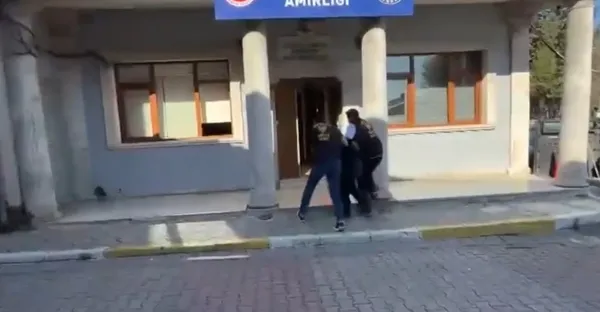 eyupsultanda-motosikletli-suphelilere-karsi-kararli-takip-polis-memuru-yaralandi-ekipler-takibi-birakmadi-1790278721110.jpg