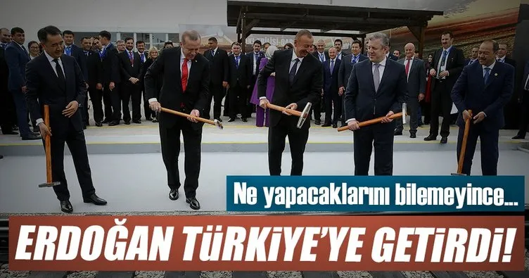 Cumhurbaşkanı Erdoğan, BTK çekicini hatıra aldı