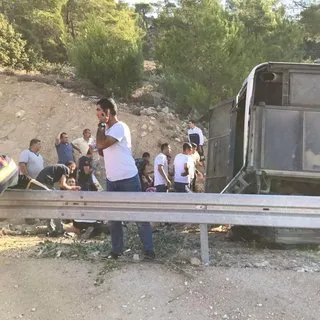 SON DAKİKA HABERİ: Mersin'de askerleri taşıyan otobüs devrildi: Şehitlerimiz var!