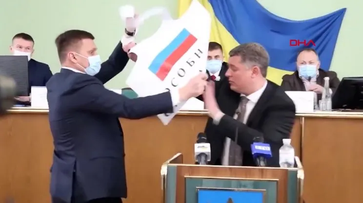 Ukrayna'da Rus bayrağı krizi