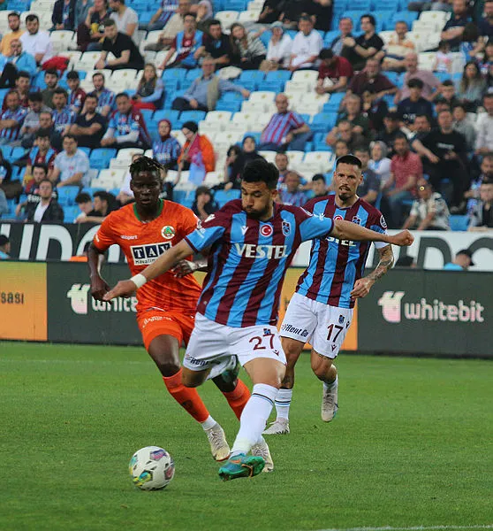 trabzonspor-sahasinda-farkli-kazandi-alanyaspor-avantaji-koruyamadi-1685814615796.jpg