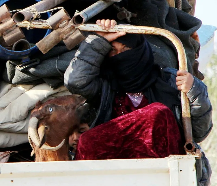 Sivillerin Afrin’den kaçışı böyle görüntülendi