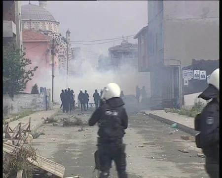 Gaz bombalı yıkım
