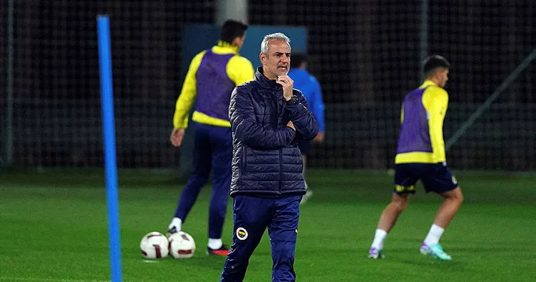 Fenerbahçe’de antrenman öncesi toplantı!