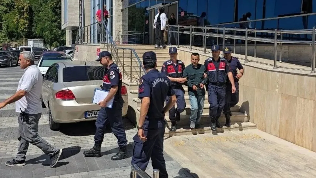 Zonguldak’ta üç kişinin ölümüne neden olan zanlı tutuklandı Zonguldak’ta üç kişinin ölümüne neden olan zanlı tutuklandı