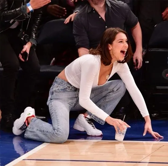Adriana Lima NBA maçına damga vurdu!