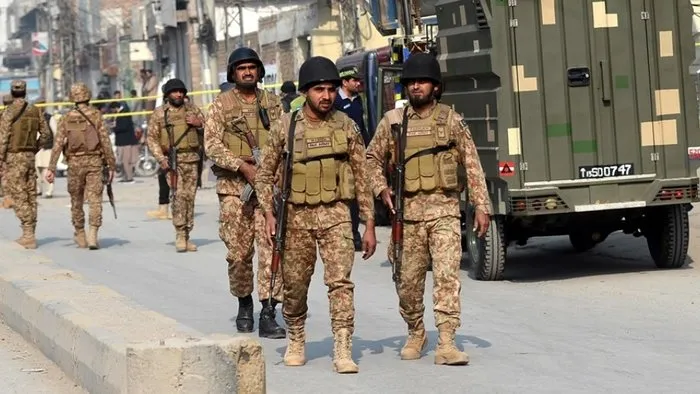 Pakistan’da kanlı çatışma: 11 asker hayatını kaybetti