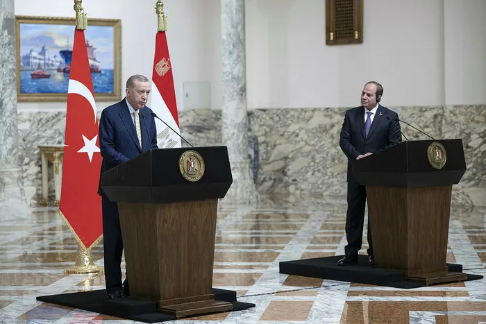 son-dakika-misir-cumhurbaskani-sisi-ile-ortak-basin-toplantisi-baskan-erdogandan-katil-israile-refah-uyarisi-1707924850866.jpg