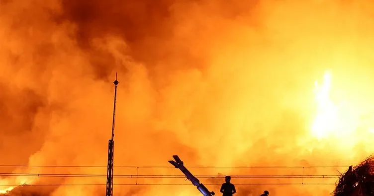 Osmaniye’de geri dönüşüm fabrikasındaki yangın devam ediyor!