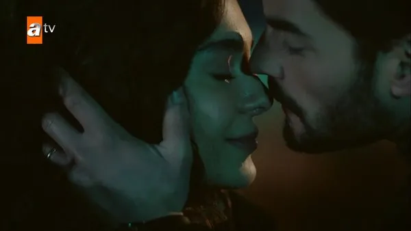 Hercai 26. Bölüm (20 Aralık 2019 Cuma) Miran ile Reyyan'ın aşk sahneleri gözyaşlarına boğdu! Cem Adrian - 'Ben Seni Çok Sevdim'