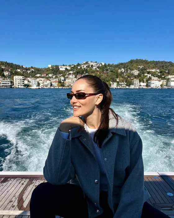 Küçük Prens Karan! Fahriye Evcen ile oğlu Karan’ın sinema keyfi... Anne-oğul böyle poz verdi!