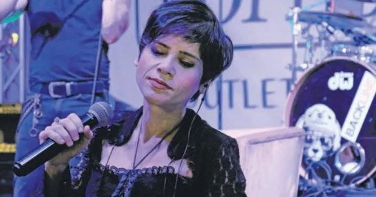 Mehmetçik için diz çöküp ağıt yaktı