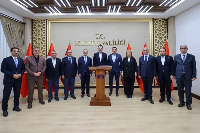 bakan-kurum-11-ilde-bir-cevre-ve-sehircilik-devrimi-yapiyoruz-1757085355701.jpg Bakan Kurum: 11 ilde bir ‘çevre ve şehircilik devrimi’ yapıyoruz