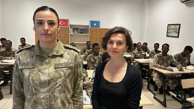 Türk kadın subaylar Somalili gençlerin idolü oldu