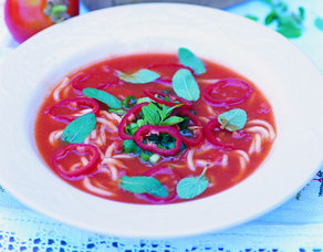 Makarnalı Domates Çorbası Tarifi