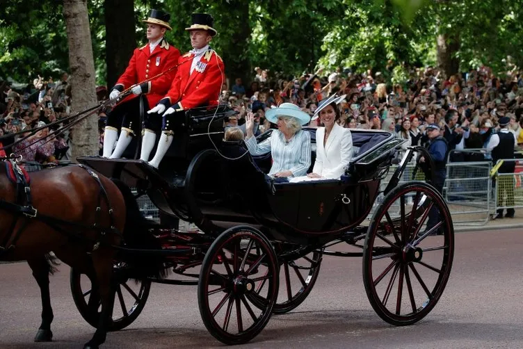 İngiltere’de Platin Jübile heyecanı başladı! Kraliçe 2. Elizabeth tahttaki 70’inci yılını kutluyor