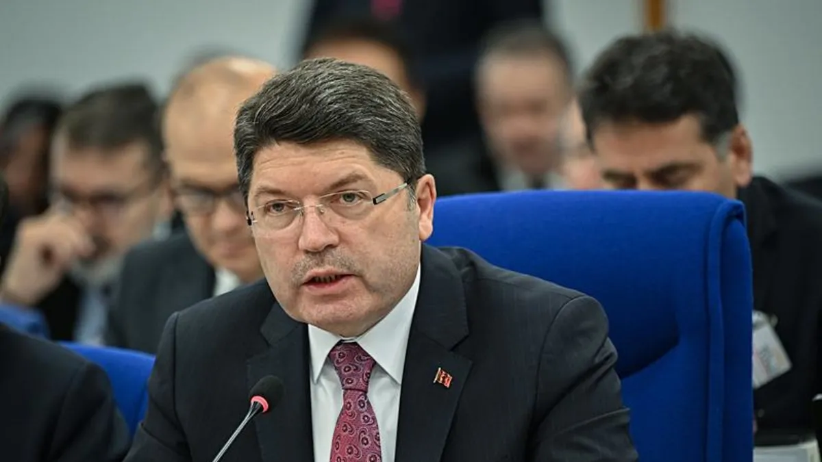 Bakan Tunç’tan Özel’in sözlerine tepki: İfade özgürlüğü sınırını aşan yakışıksız sözler Bakan Tunç’tan Özel’in sözlerine tepki: İfade özgürlüğü sınırını aşan yakışıksız sözler