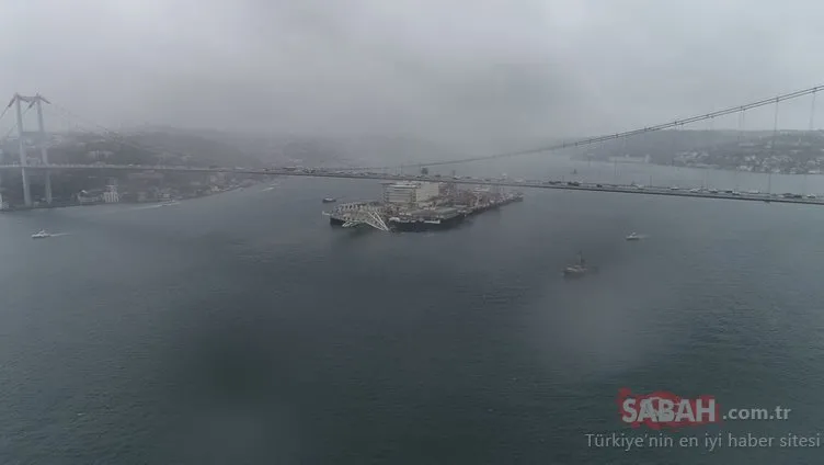 Dünyanın en büyük gemisi İstanbul Boğazı’ndan böyle geçti