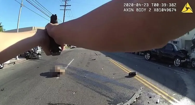 Amerikan polisinin 'Göz bebeği' kadın polis bir adamı vurarak öldürdü!