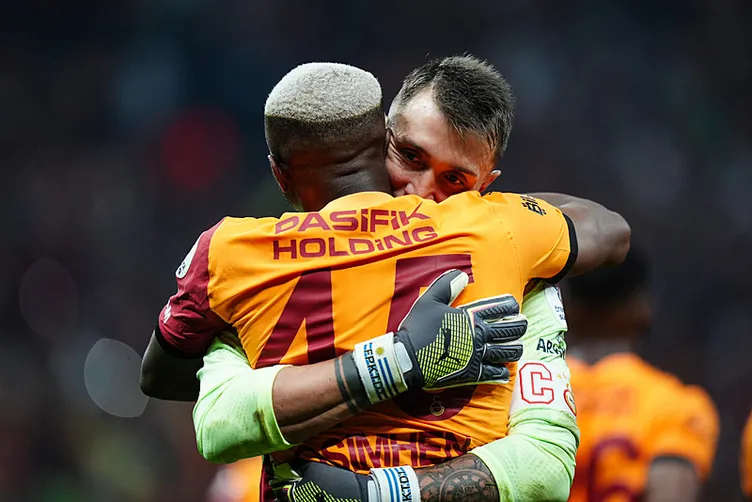 Ünlü menajerden net açıklama: Osimhen o takıma gitmeyecek