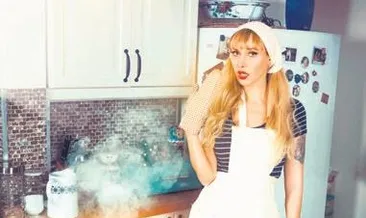 Tatlı çatlak ev kadını