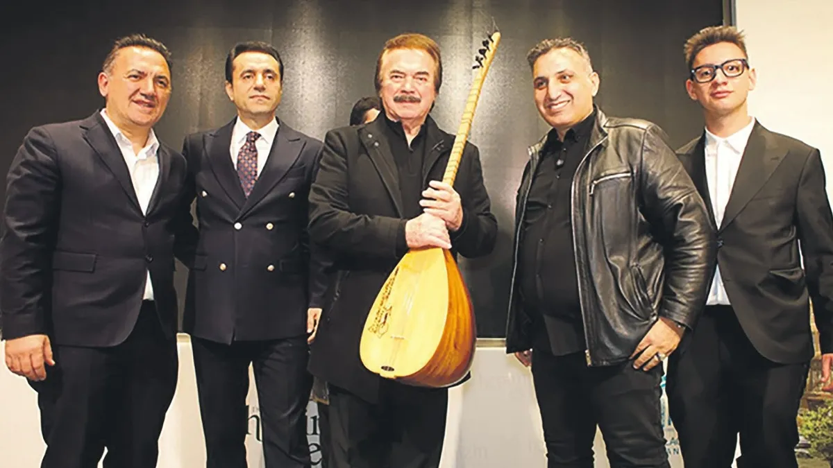 Orhan Baba’nın bağlaması bir çocuk için kullanılacak