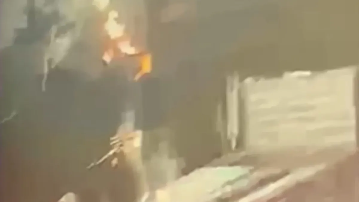 Hatay’da akılalmaz olay: Kafasına yıldırım düştü! O anlar kamerada Hatay’da akılalmaz olay: Kafasına yıldırım düştü! O anlar kamerada