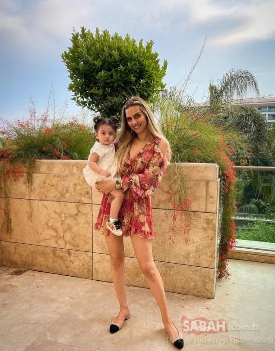 Mesut Özil’in eşi Amine Gülşe kızı Eda Özil’le ilgi odağı oldu!