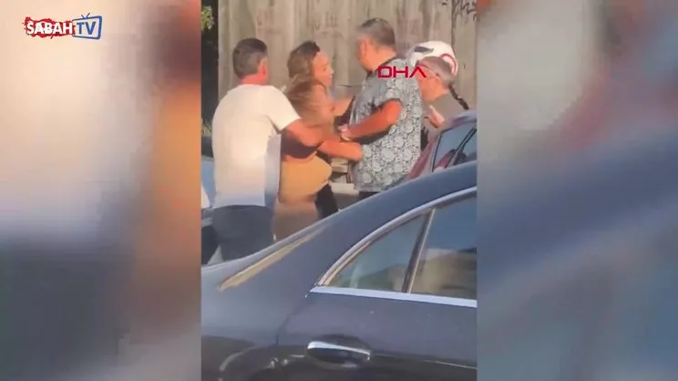 Kadın sürücülerin trafikteki yol verme kavgasını erkekler ayırdı | Video