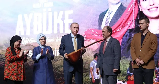 Emine Erdoğan’dan “Aybüke; Öğretmen Oldum Ben!” filmi paylaşımı Emine Erdoğan’dan “Aybüke; Öğretmen Oldum Ben!” filmi paylaşımı