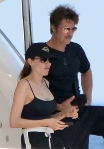 Brad Pitt ve Angelina Jolie balayında