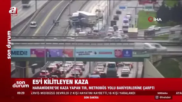 Son dakika: İstanbul'da metrobüs yolunda kaza! TIR metrobüs bariyerlerine çarptı | Video